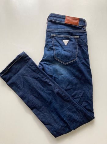 Jean avec effets usés Guess taille 36/38