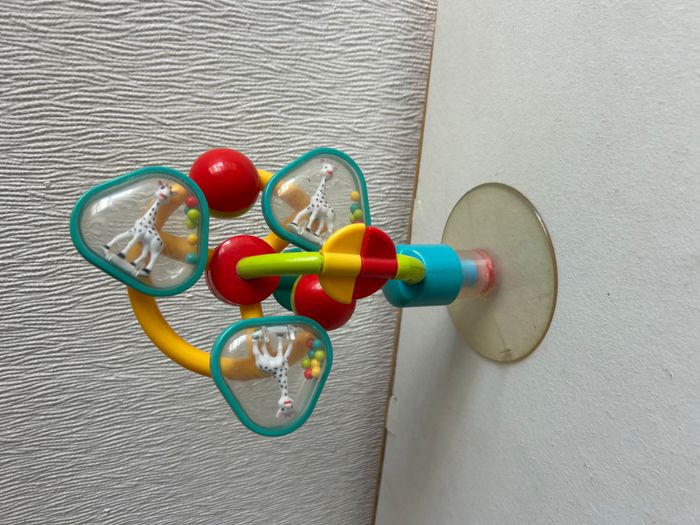 jouet sophie la girafe avec ventouse