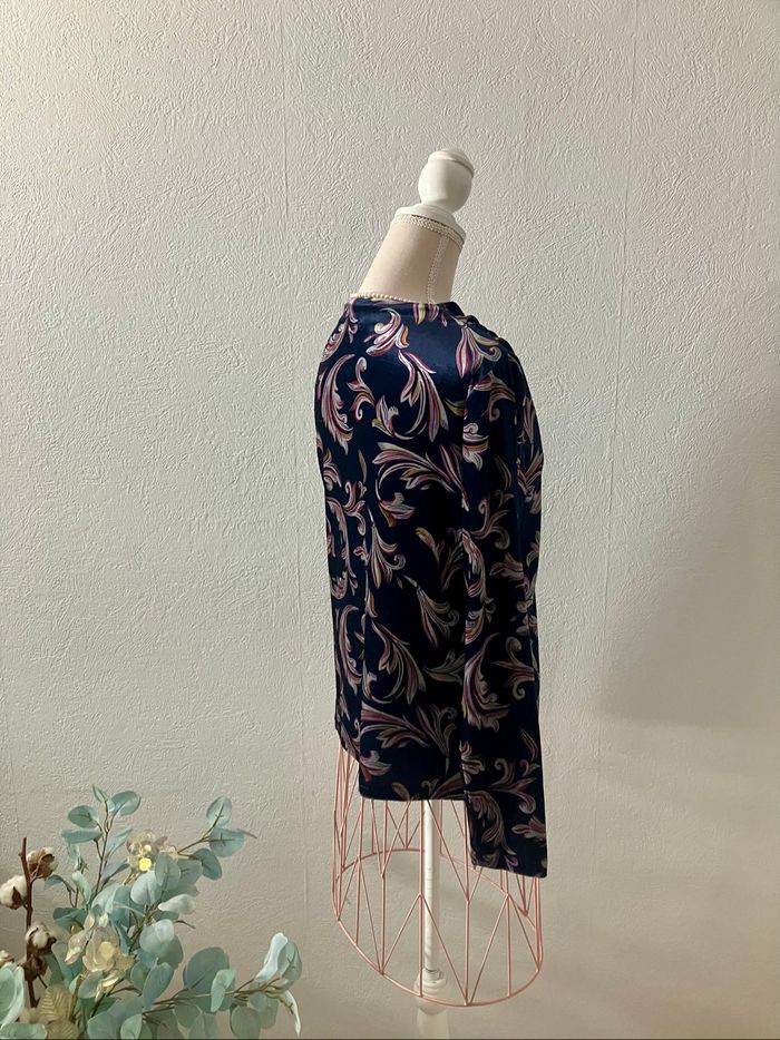 Joli haut bleu marine à motifs - photo numéro 3