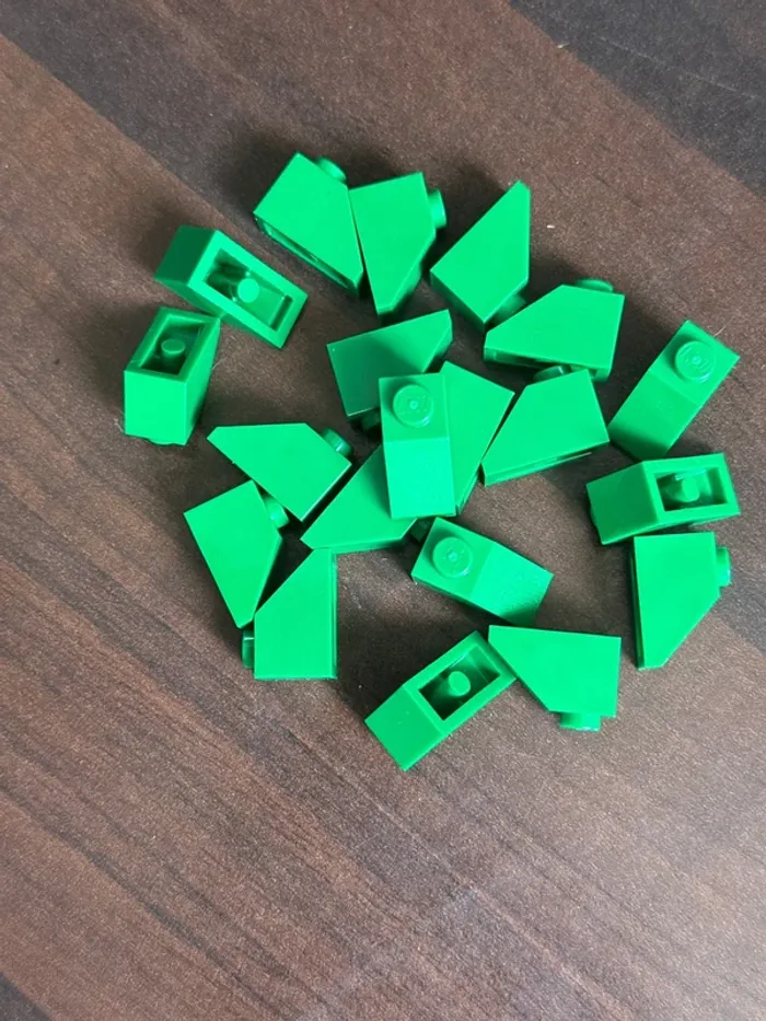 20 Lego Slope 45 2 x 1 ref 3040 Green - photo numéro 2