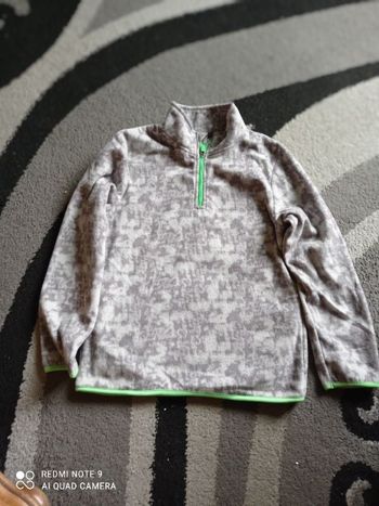 Pull polaire garçon.