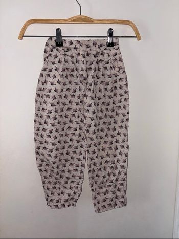 Pantalon Zara taille 6 ans fleuri en très bon état.