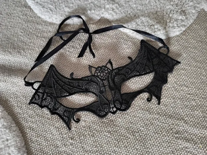 🦇 Masque chauve-souris noir en dentelle – rigide & élégant - photo numéro 2