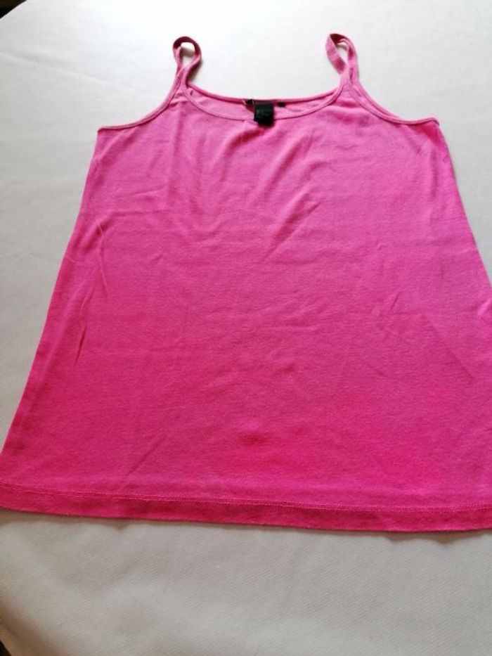 Débardeur tissu agréable rose clair fluo