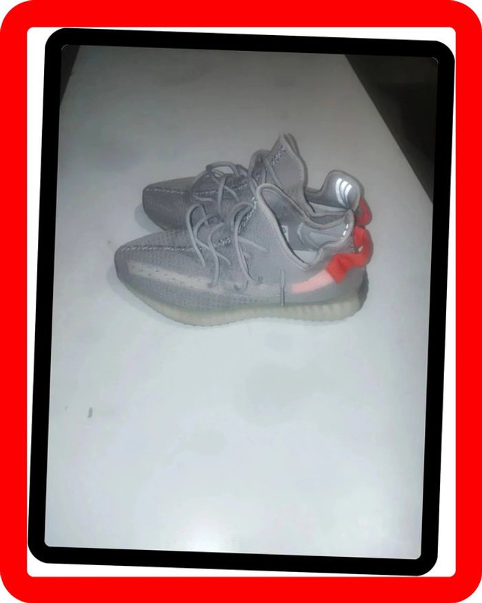 Adidas Yeezy boost 350 v2 taille 42 - photo numéro 3