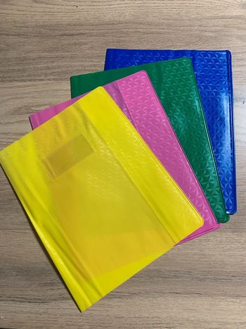 Protège petit cahier plastique avec porte étiquette Lot de 4 Neufs