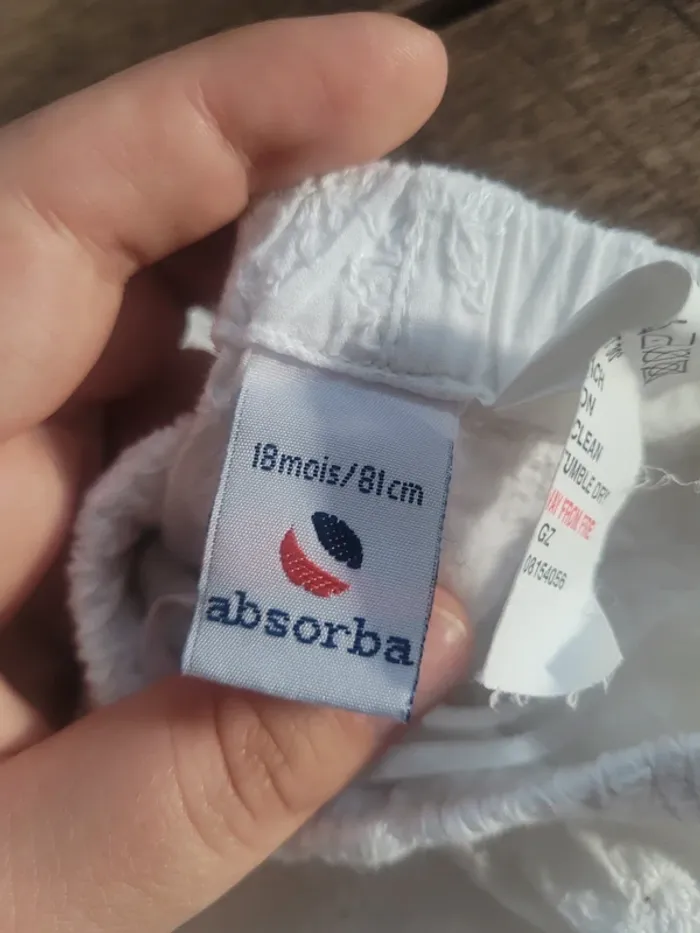 Petit ensemble blanc brodé - photo numéro 4