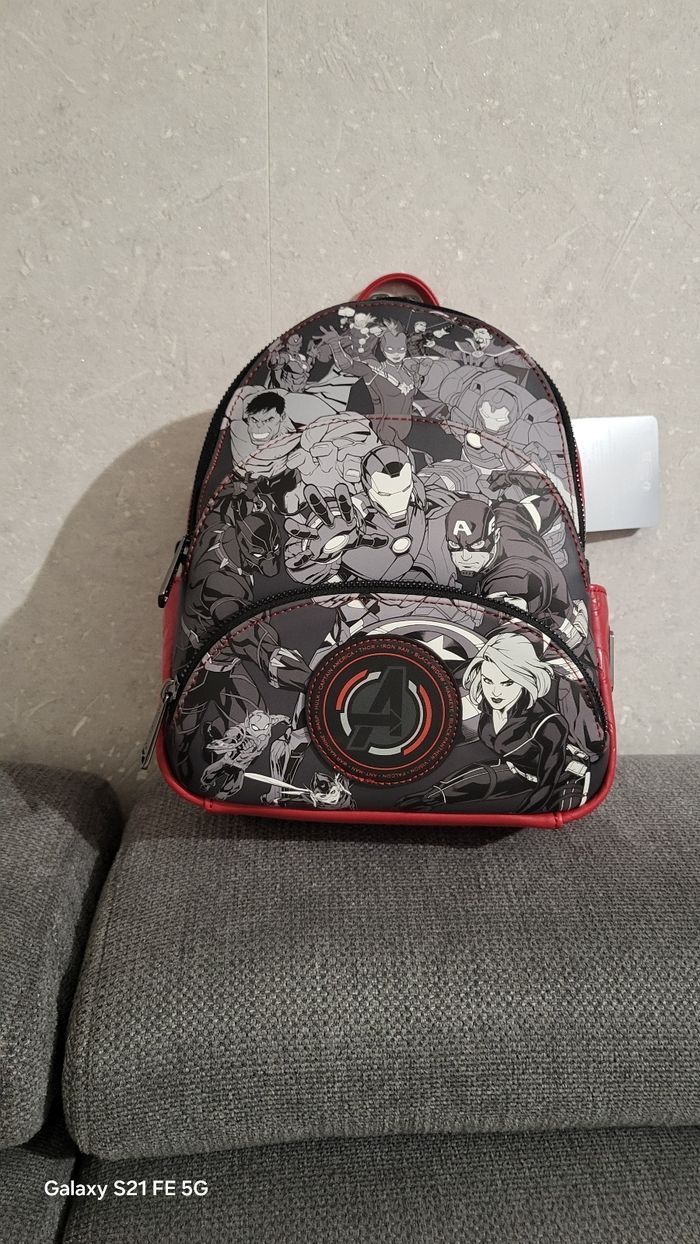 Sac à dos loungefly marvel avengers neuf