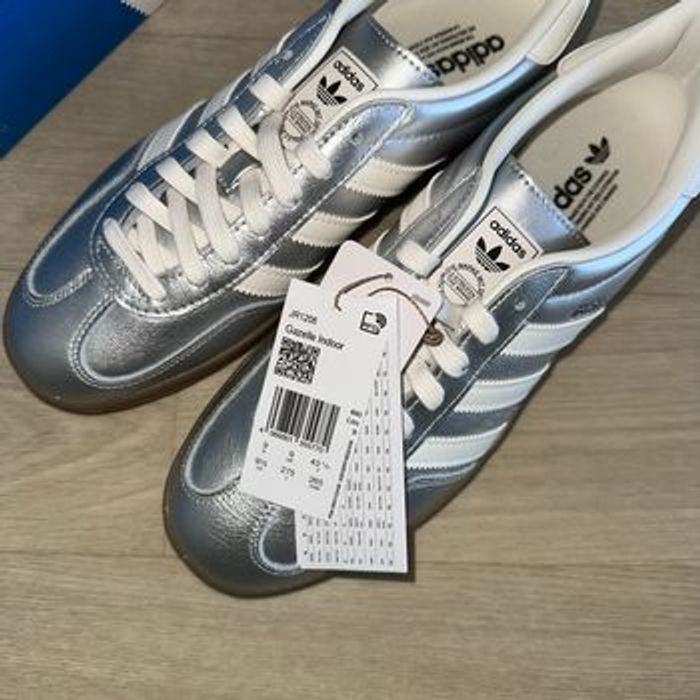 Basket Adidas Gazelle Indoor en cuir Taille 43 Argenté Neuves - photo numéro 3