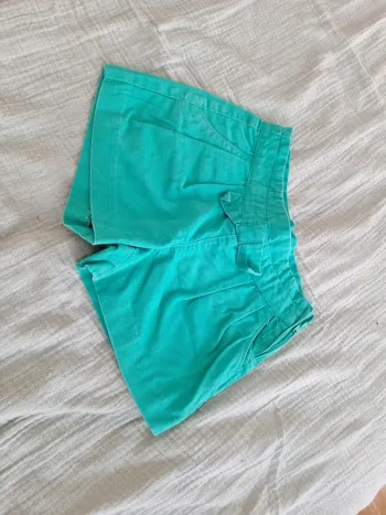 Joli short vert okaidi