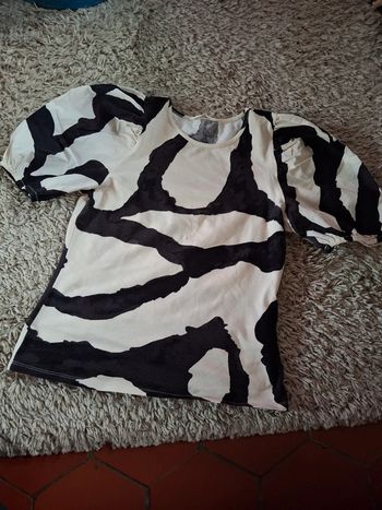 Magnifique haut t shirt avec épaulette femme h&m taille 38