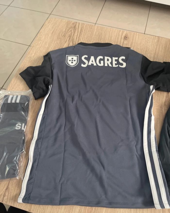 Kit junior maillot Benfica extérieur taille 9-10 ans neuf dans sa boîte - photo numéro 8