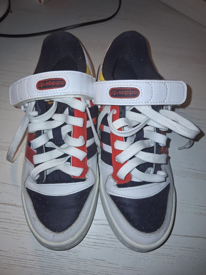 Une paire de basket adidas - photo numéro 2