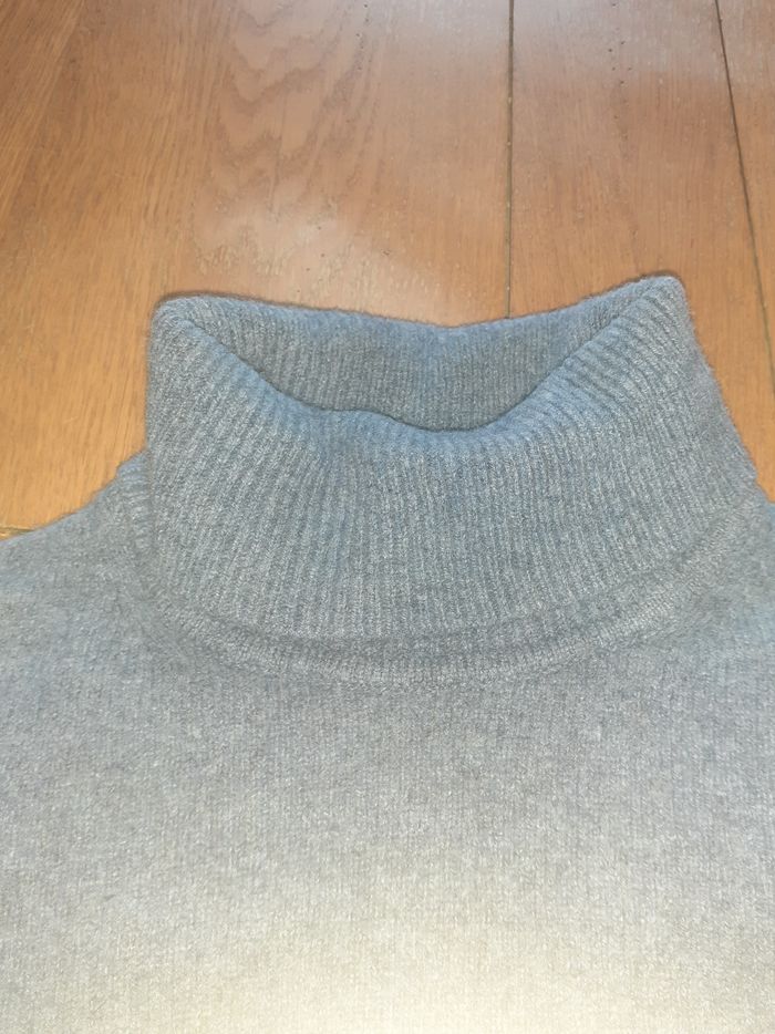 Pull col roulé  bleu uniqlo - photo numéro 3