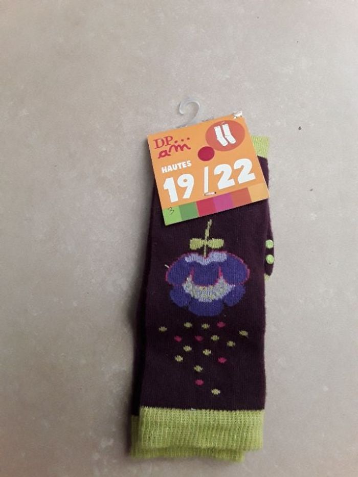 1 paire de chaussettes violettes fille 19/22 DPAM NEUVES