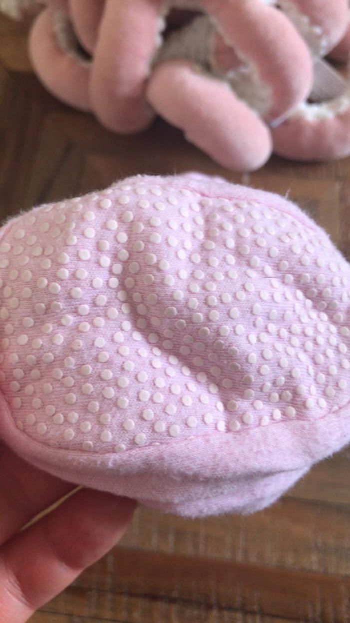 Chaussons rose naissance - photo numéro 3