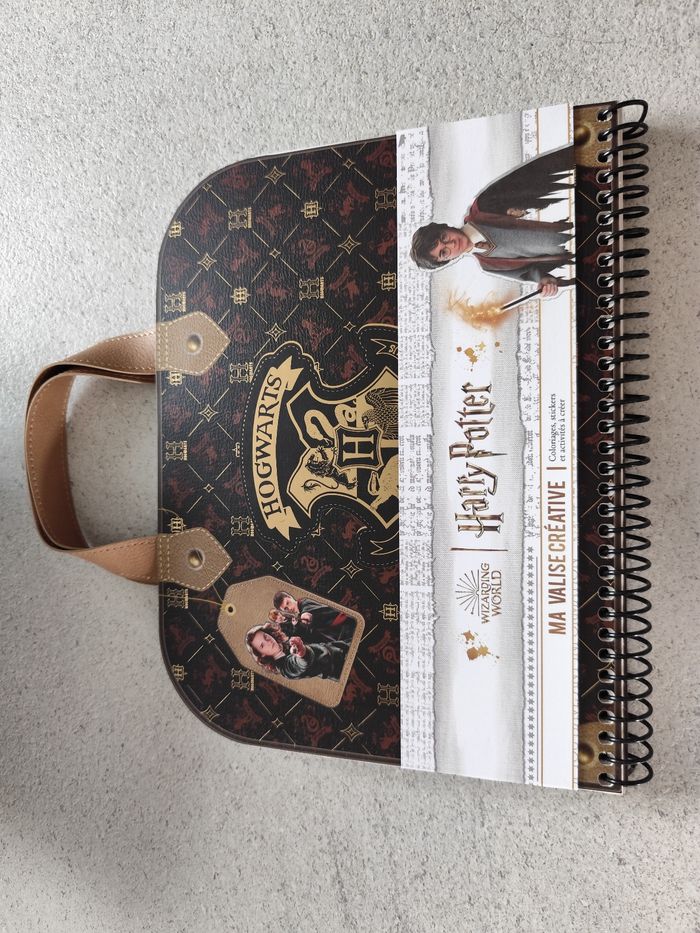 Harry Potter ma valise créative coloriage stickers et activités à créer wizarding world - photo numéro 2