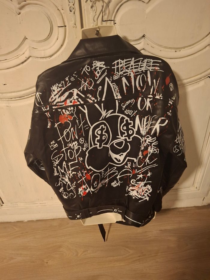 Magnifique veste perfecto noir avec graffiti femme taille m soit 38 neuf jamais porté - photo numéro 5
