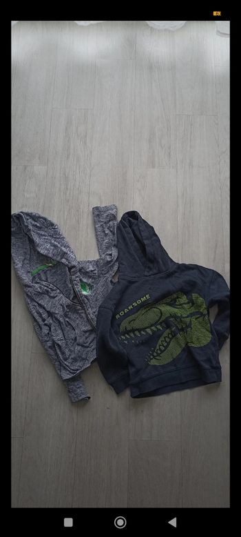 Lot de 2 gilets sweat taille 5-6ans