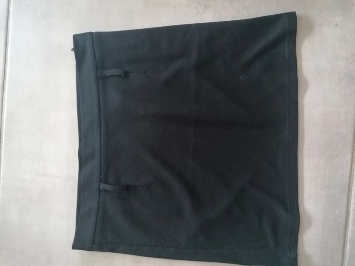 Jupe noire Jennyfer taille38 #Vêtements_femmes_krocaro - photo numéro 2