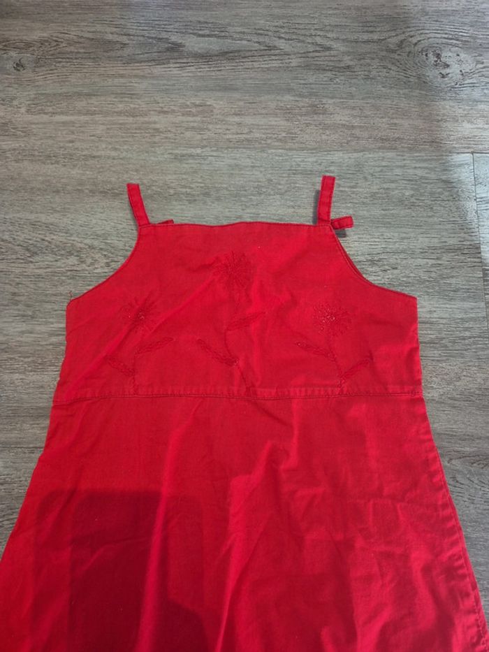 Robe rouge à bretelles - photo numéro 2