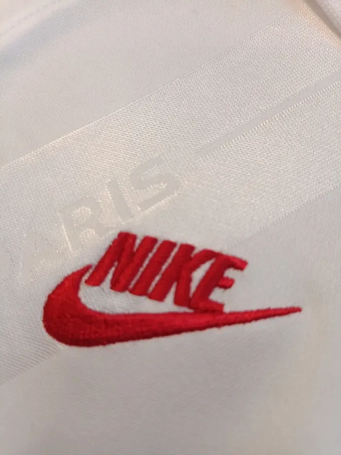 Tenue de foot PSG, Nike Authentique Officiel taille enfant 5/6 ans, Neuf - photo numéro 4