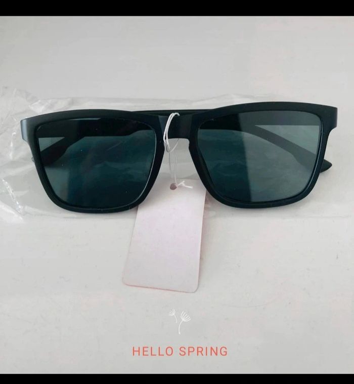 Lunettes de soleil noires