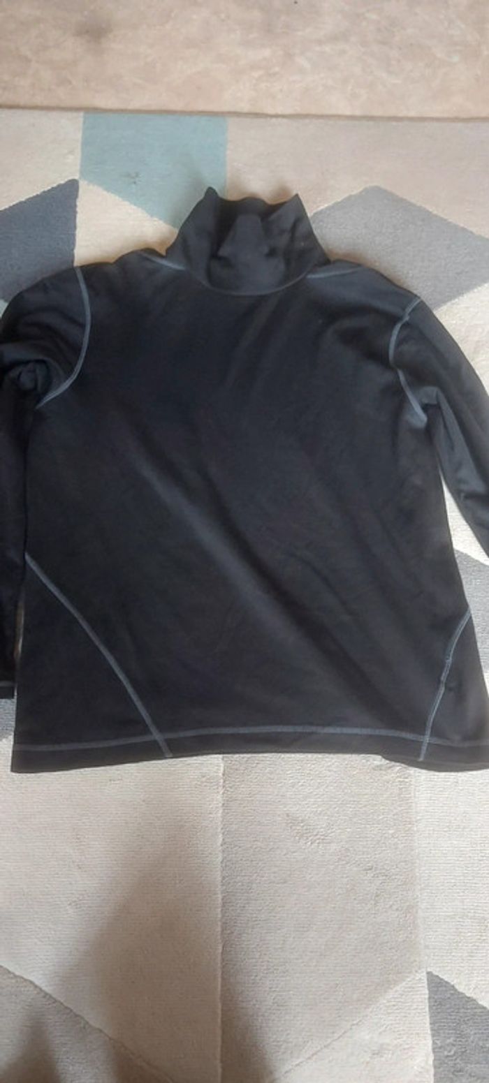 Haut ou sous pull puma