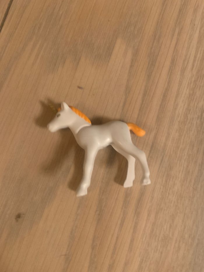 Playmobil bébé licorne
