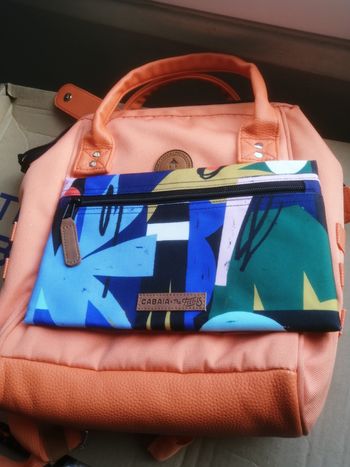 Sac à dos Cabaïa small ushuai / très bon état avec pochette série limitée the Feebles. La pochette est neuve