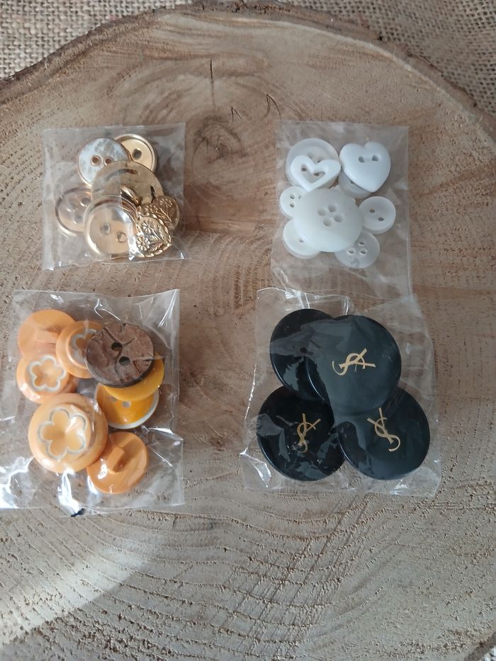 Lot de 4 sachets de boutons