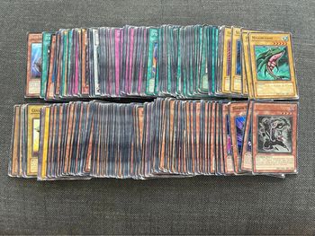 Lot de 248 cartes Yu-Gi-Uh! de Konami