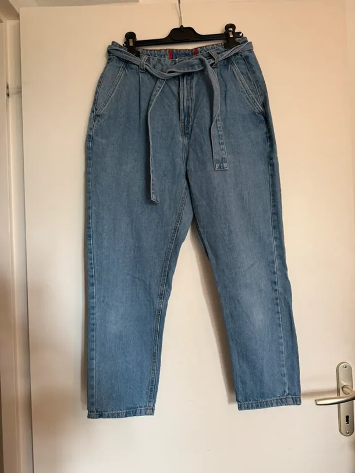 Jean mom en très bon état bleu taille 36