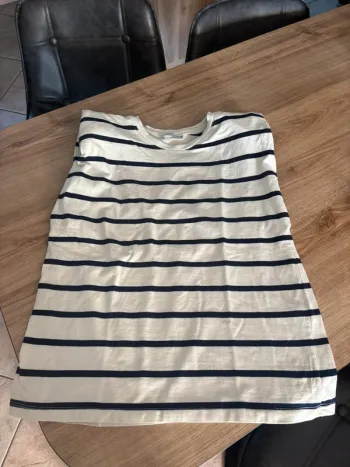 t-shirt zara marinière avec épaulettes taille S