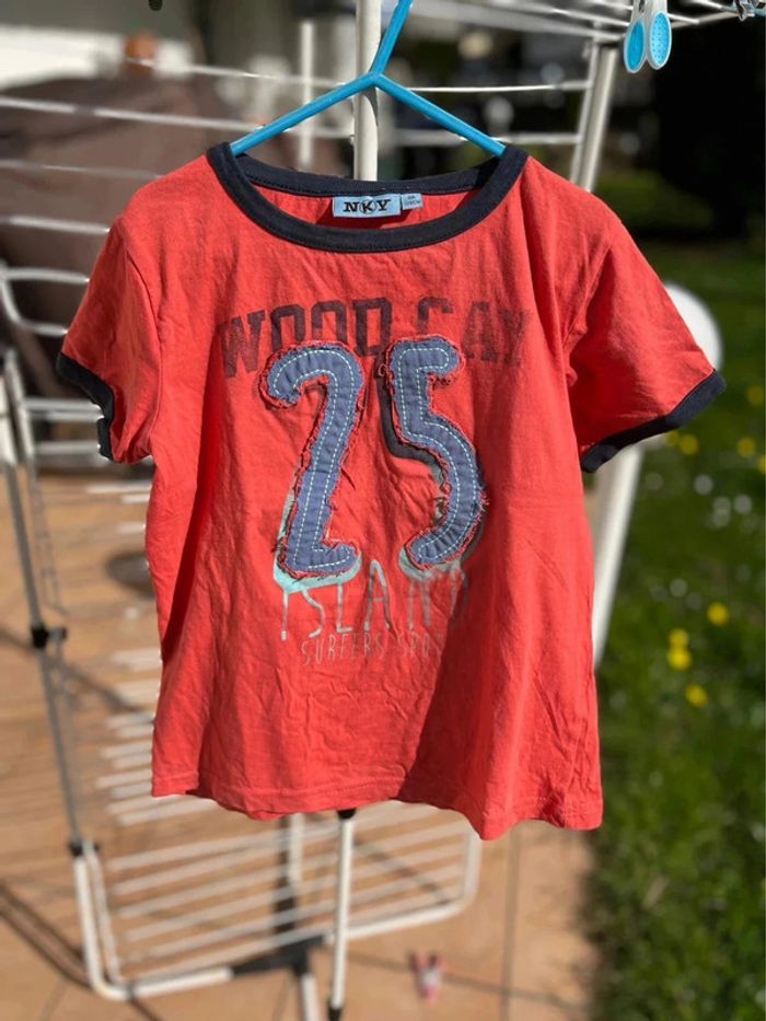 T shirt NKY taille 8 ans rouge