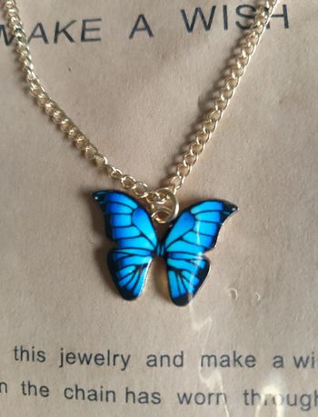 Collier papillon bleu