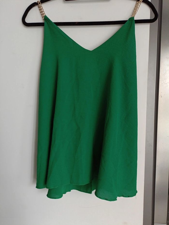 Top vert fluide volant bretelles chaînes dorées Légères non transparente avec chaînes en acier - photo numéro 2