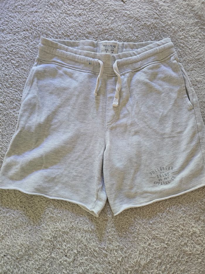 Short mixte 🍒pull and bear🍒taille S pour homme L maximum pour femme
