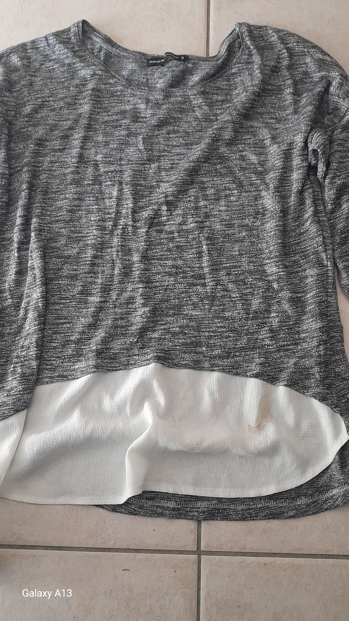 T shirt gris et blanc