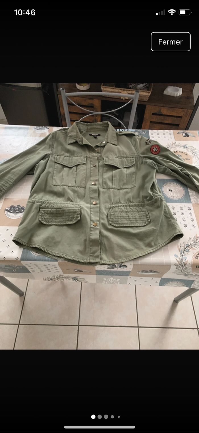 Veste kaki avec lien de serrage à la taille