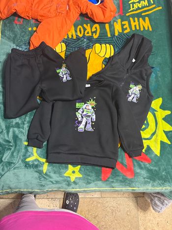 Ensemble Buzz l’Éclair Toy Story 5-6 ans (pantalon + sweat + gilet)