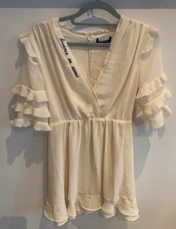 Robe beige à volants