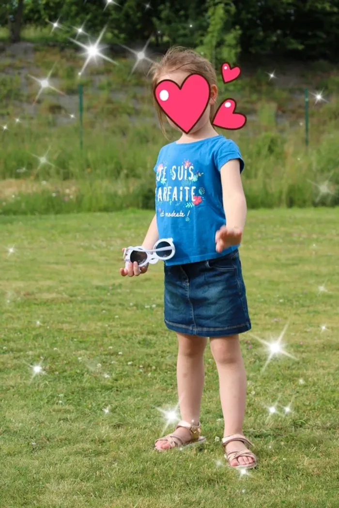 Lot de 2 t-shirts+ une jupe taille 5 ans. - photo numéro 19