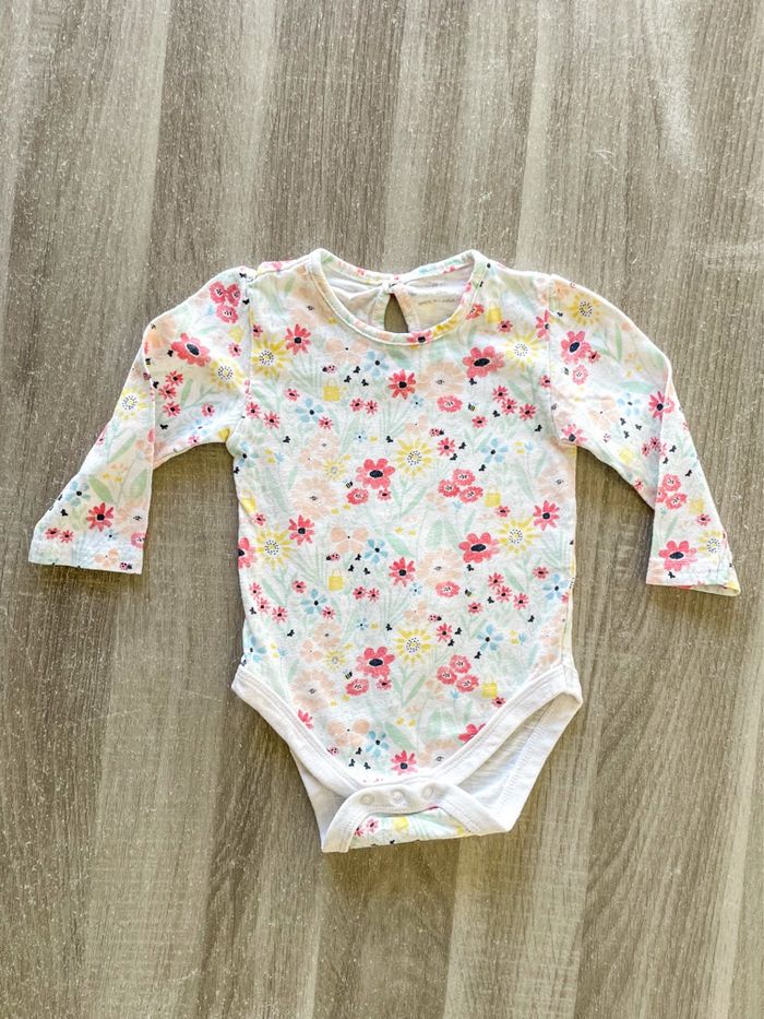 Body  à fleurs Primark bébé fille taille 0/3 mois