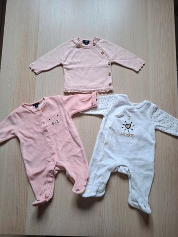 Lot pyjamas et brassière