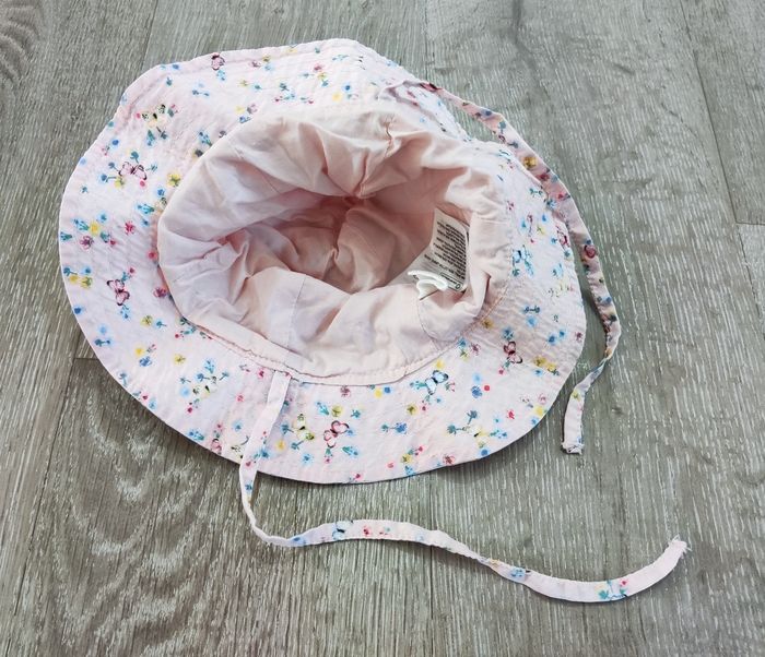 Chapeau charlotte avec liens bébé filles 6 mois - H&M - neuf - photo numéro 2