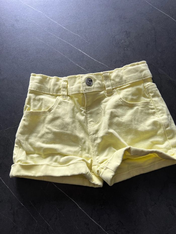 Short jaune pâle - photo numéro 2