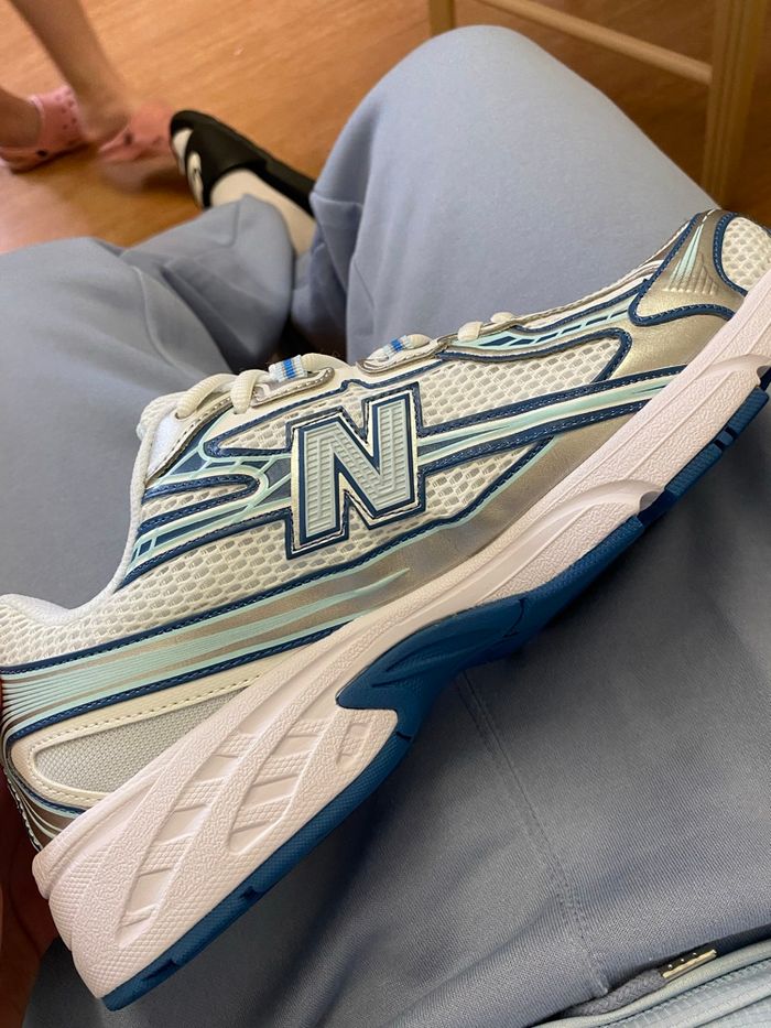 New Balance 740 bleu ciel - taille 45 - photo numéro 2