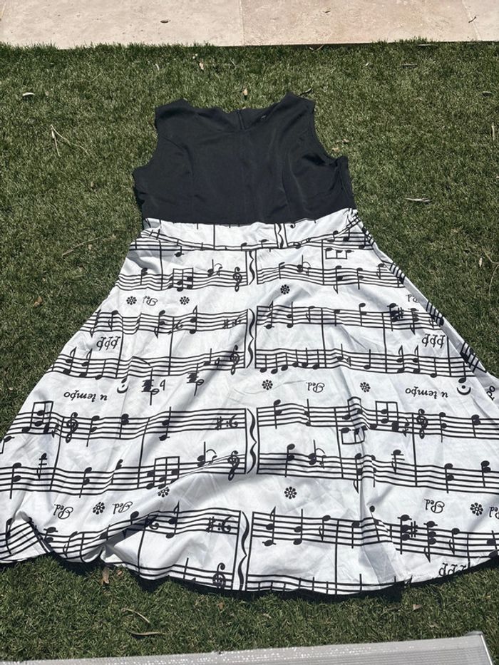 Robe taille 38/40 - photo numéro 2