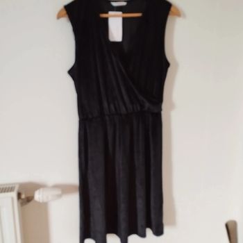 Robe velours M neuve avec étiquette